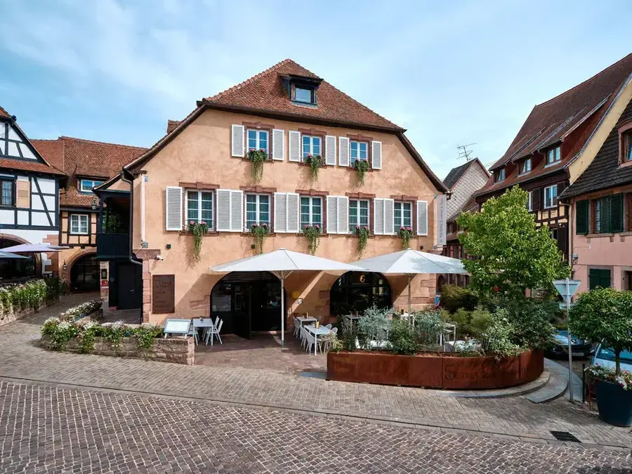 Fassade des Boutique-Hotels Les 5 Terres in den Vogesen