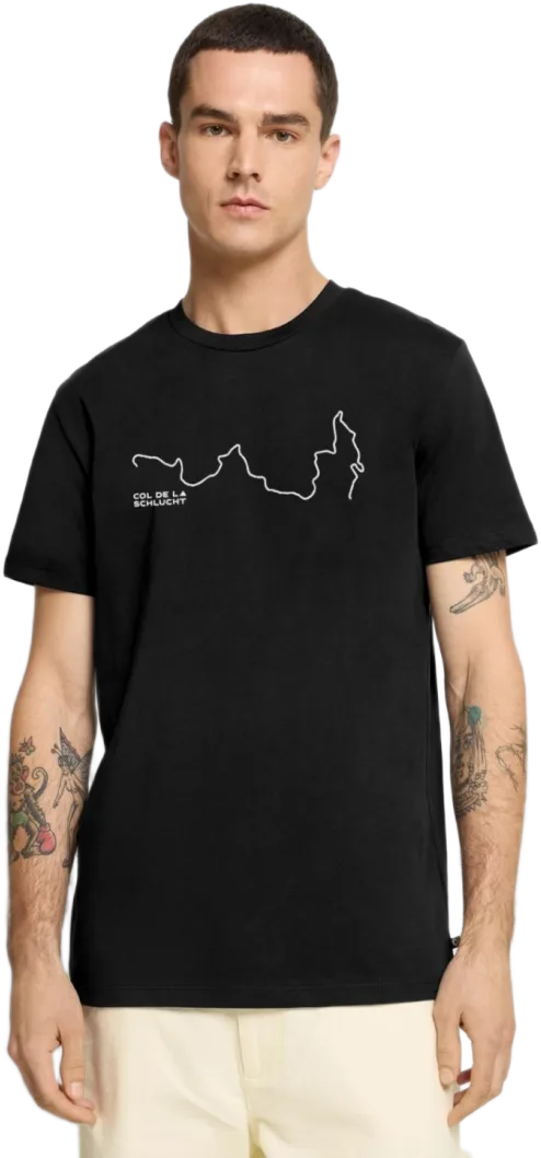 Model im Premium Bio T-Shirt mit dem Motiv Col de la Schlucht Straßenverlauf
